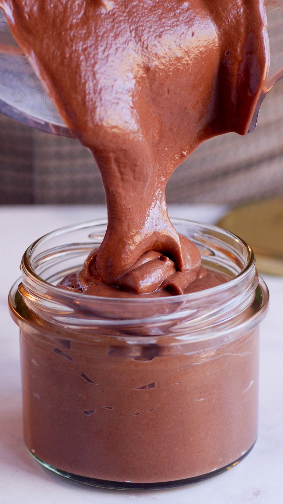 Schokocreme in's Glas geben